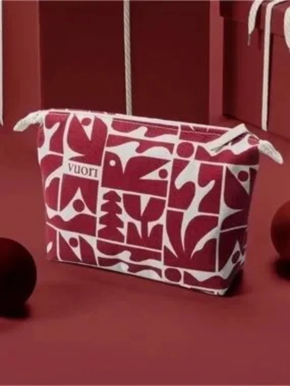 Vuori Holiday 25 Pouch — Strawberry,